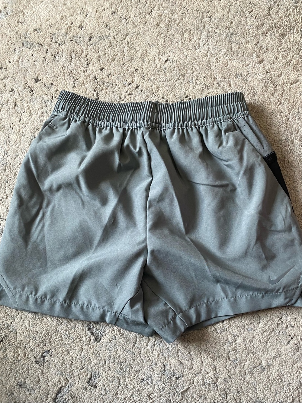 NWT Nike Kids Training Shorts in Light Gray Sz XS